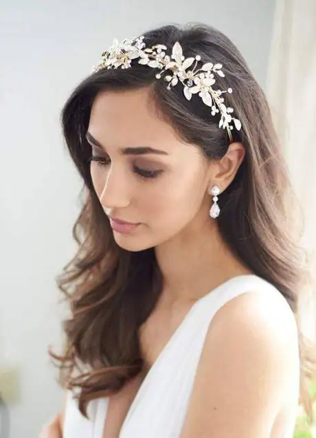 Diadema de novia: elegancia en simplicidad